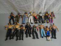 16 WWE/WWF Figures