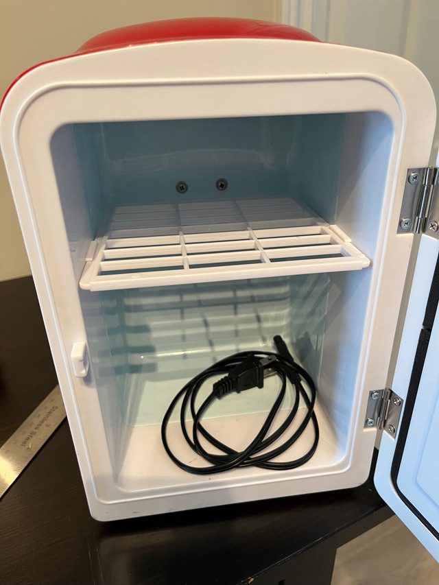 Coca-cola mini 4 L fridge/portable cooler in Other in Sudbury - Image 2