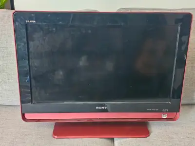 Very good condition, Sony Bravia 22" TV. Dimensions : 26.5" W (67cm), 19.5"H (50cm), 9.5"D (24cm) As...