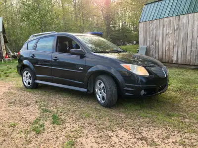 2008 Pontiac vibe 1.8L Toyota motor Power windows, locks, mirrors Works good Easy on gas 285,000 km...