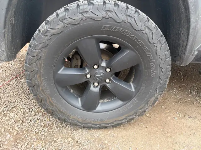 35/12.5R20 k02 on factory classic ram 1500 rims in Tires & Rims in Bedford - Image 2