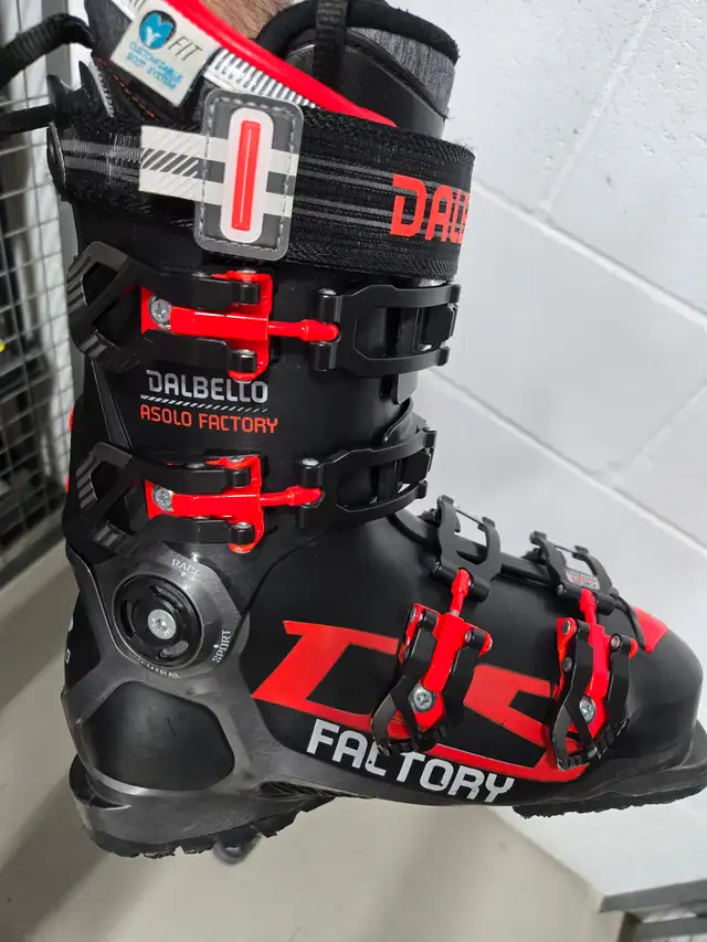Premium Dalbello Alpine Ski Boots size 255 in Ski in City of Montréal - Image 8