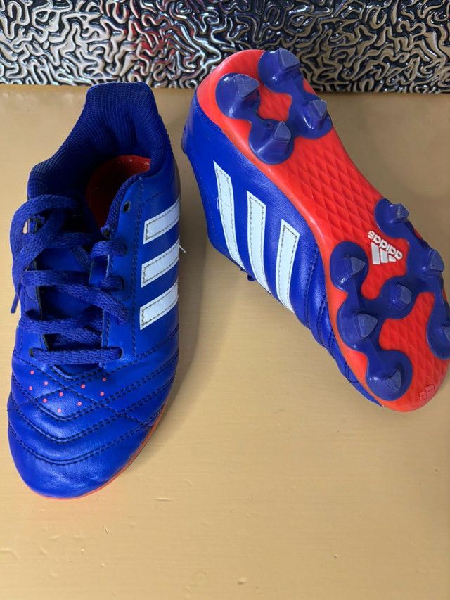 Kids Adidas Soccer Cleats K13 and Two Matching T-Shirts Size 7 in Kids & Youth in Kingston - Image 4