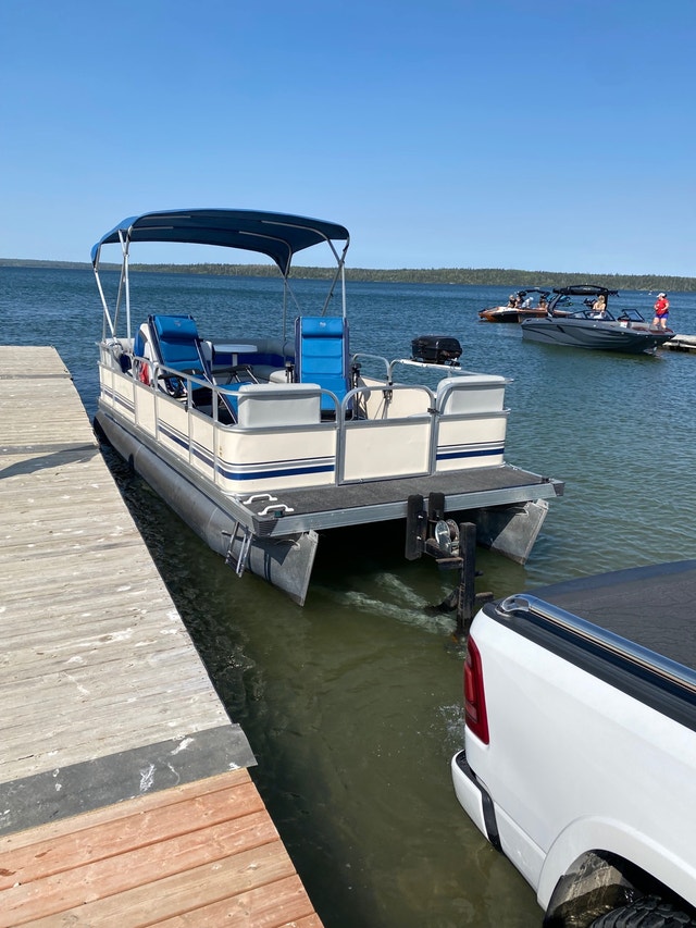 Forester pontoon boat Powerboats & Motorboats Regina Kijiji