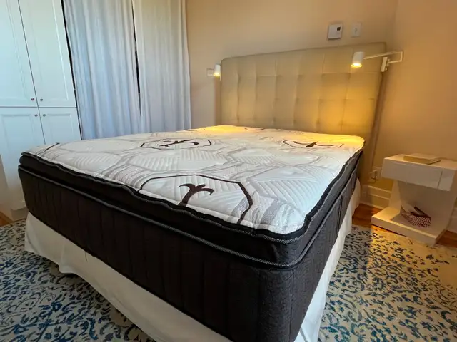 Pas vendu Katy. Matelas haut de gamme de marque Stearns & Foster in Beds & Mattresses in City of Montréal - Image 3