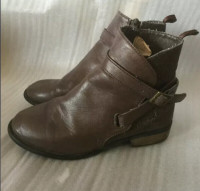 OSH KOSH - Brown / Sparkly Ankle Boot - Size 1 (From Carters)