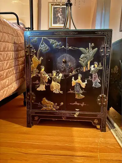 2 TABLE DE NUIT CHINOISE ANTIQUE, View more