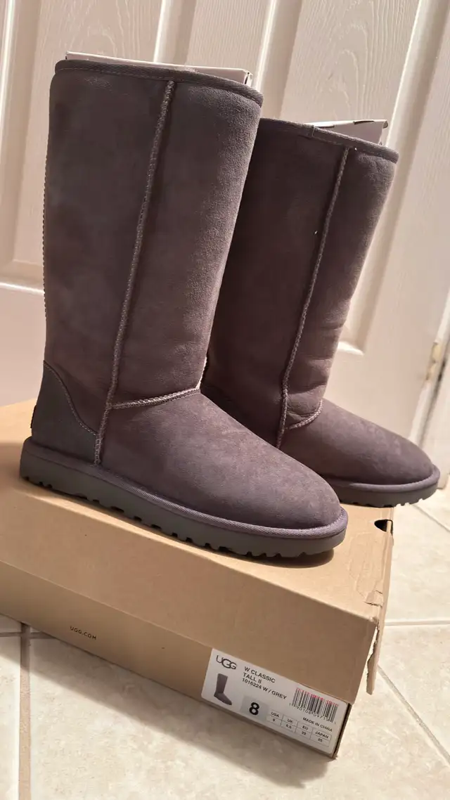 Ugg Boots in Women's - Shoes in Markham / York Region - Image 2