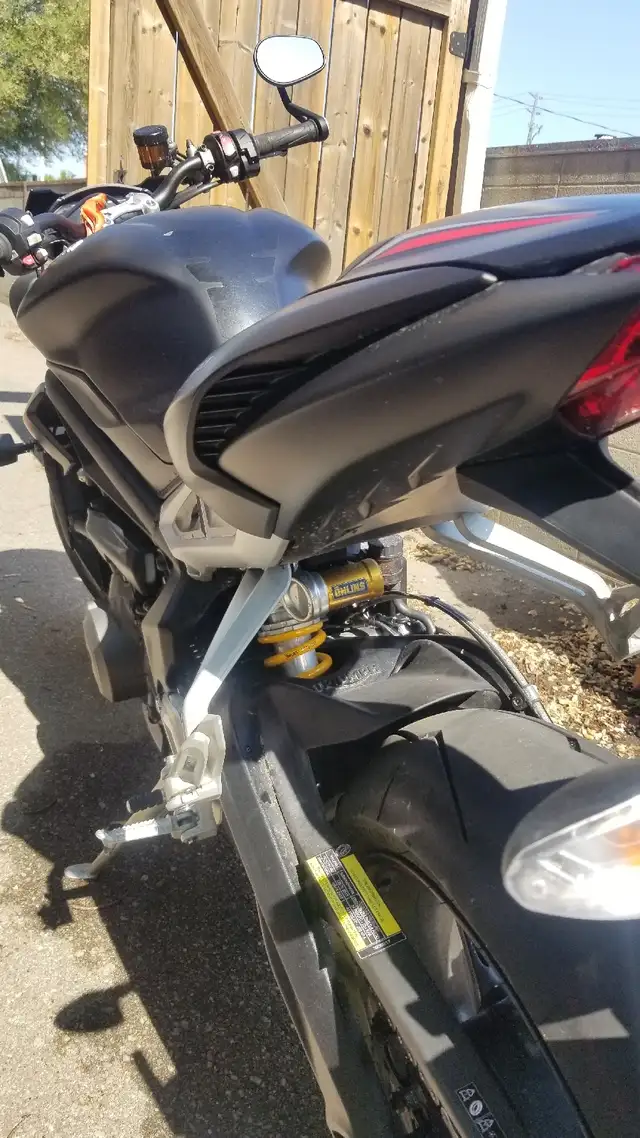 2019 Triumph Street Triple 765cc RS (VERY low mileage) in Sport Bikes in Mississauga / Peel Region - Image 8