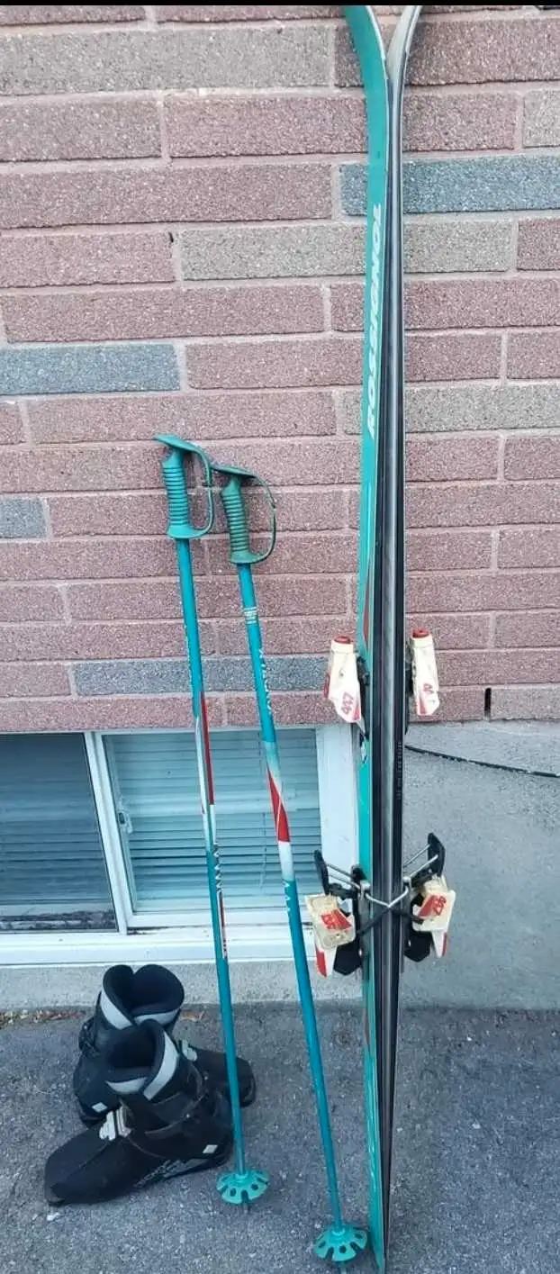 SOLOMON SKIS BOOTS AND POLES in Ski in Brantford - Image 2