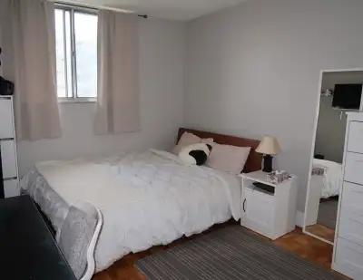 1/3 private room Available