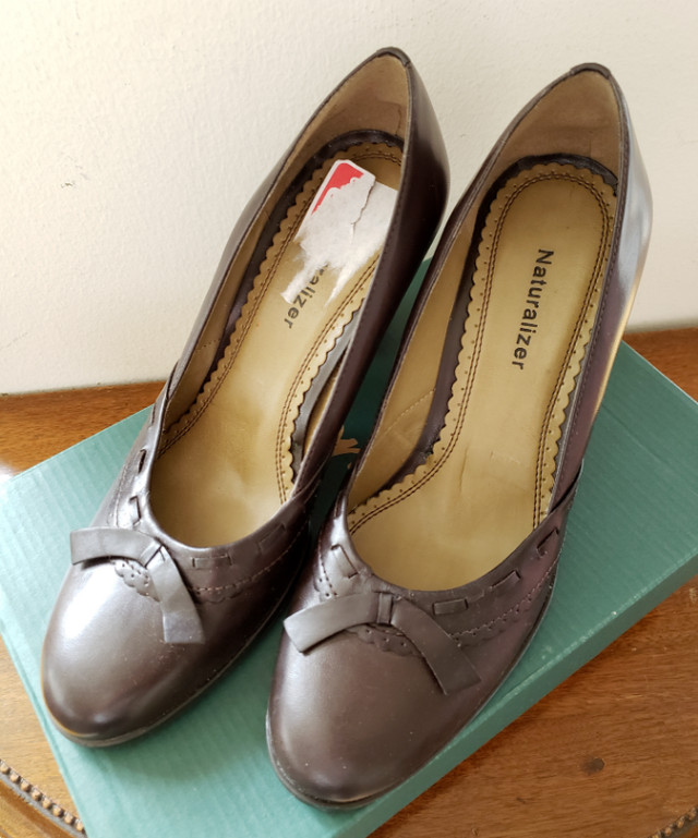NEW Naturalizer Domani Leather Pumps, Brown, 7W in Women's - Shoes in City of Toronto - Image 2