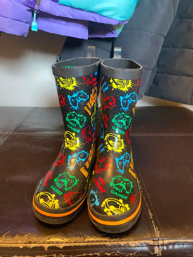 Boys Rubber Boots and Sandals size 2 in Kids & Youth in St. Albert - Image 3