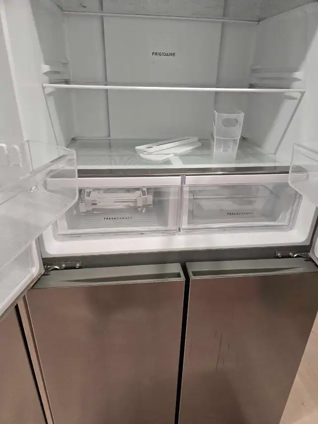 Réfrigérateur Frigidaire in Refrigerators in Laval / North Shore - Image 6