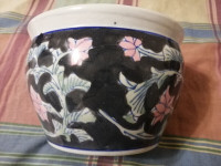 VINTAGE CHINESE HAND PAINTED PORCELAIN FLOWER FISH BOWL