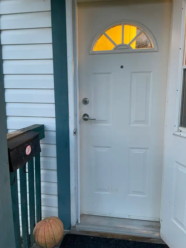  URGENT LEASE TAKEOVER — 2-BEDROOM HOME WASCANA PARK ESTATE