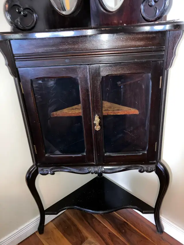 Antique Corner Display Cabinet - meuble de coin antique in Hutches & Display Cabinets in Ottawa - Image 6