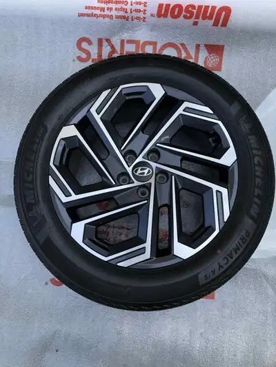 4 four NEW Hyundai Tucson 235/55R19 Michelin Primacy A/S all season tires New Hyundai alloy rims for...