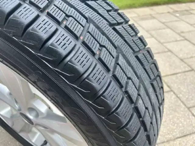 Selling complete set  of  4 aluminum alloy rims with snow tires in Tires & Rims in London - Image 4