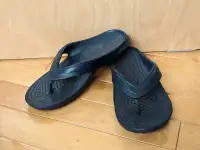 NEW Big kids Crocs flip flops size J1