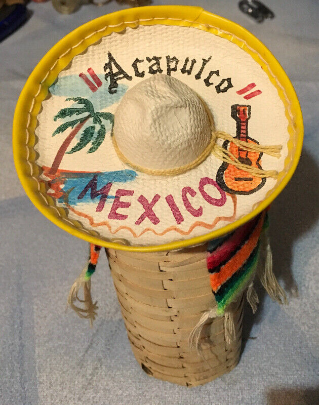 Bouteille de tequila Viuda de Romero du Mexique (vintage) dans Art et objets de collection  à Trois-Rivières - Image 3