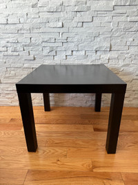 Petite table noire IKEA