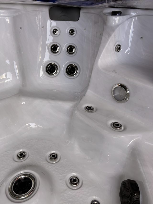 Brand New Deep 7 Seater Spas-Foot Massager Jets-Free Delivery KI in Hot Tubs & Pools in Kitchener / Waterloo - Image 7