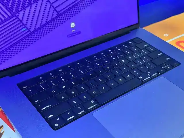 summer deal Apple Macbook Pro A2485 | 2021 | M1 Pro | 16" in Laptops in Markham / York Region - Image 3