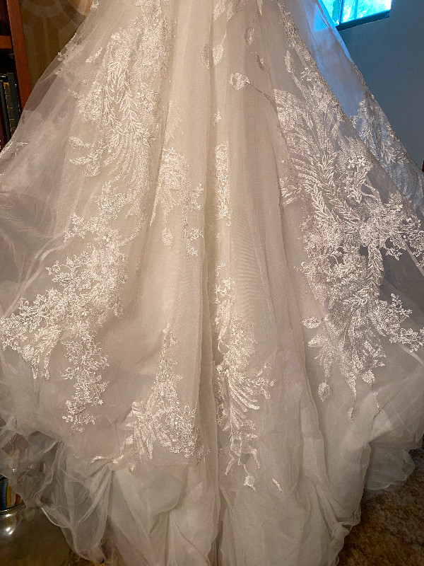 Gorgeous Maggie Sottero Wedding Gown in Wedding in Calgary