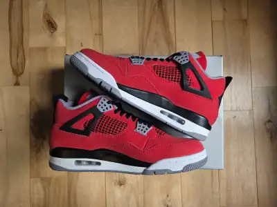 Air Jordan 4 Retro "Toro Bravo" - Taille 10.5 US - Neuf, View more