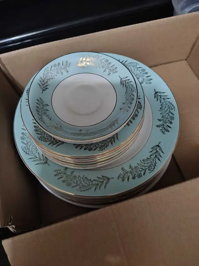 Barratts Delphatic White Dinnerware Set530740268206673924