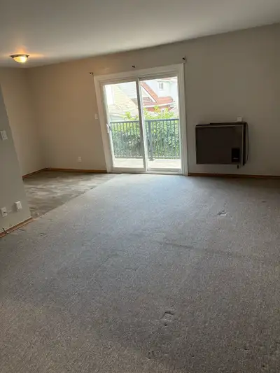 2 Bedroom second floor apartment in quiet east end Belleville building close to amenities and public...