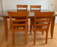 Ensemble table et 4 chaises en bois