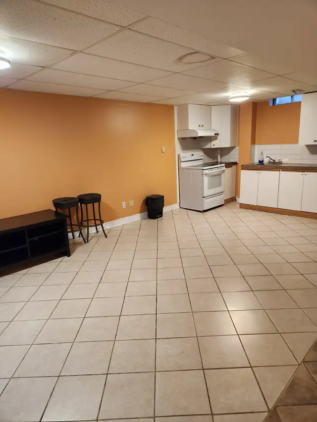 1BR DEN BASEMENT APT FOR RENT IN CENTRAL AJAX