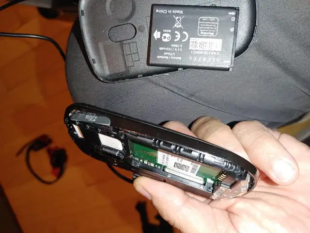 ALCATEL ONE TOUCH 356 cell phone in Cell Phones in Mississauga / Peel Region - Image 5