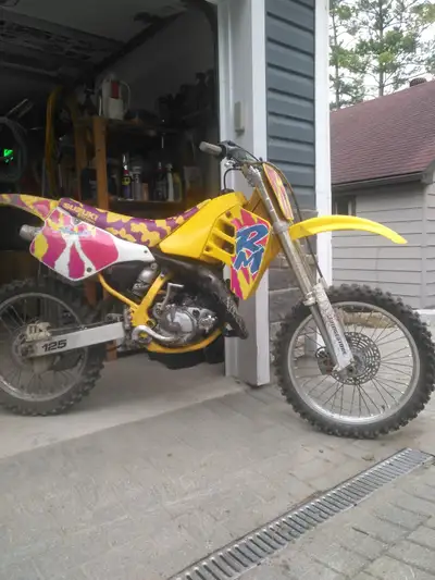 Excellent condition barn find 1992 Suzuki rm125 Time Capsule blast from the past. New OEM decals and...