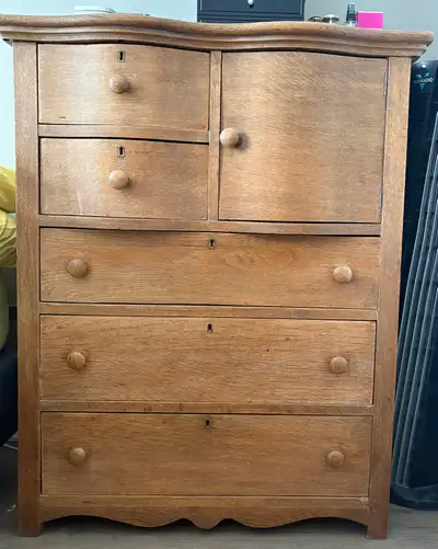 Meuble antique: commode, View more