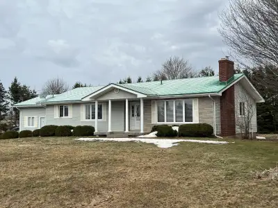 Available NOW!! Red Sands Property Management has a beautiful family home available for rent in Clea...