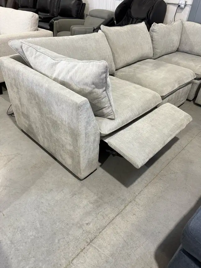 Brand new large comfy sectional power footrest 62865712391683121