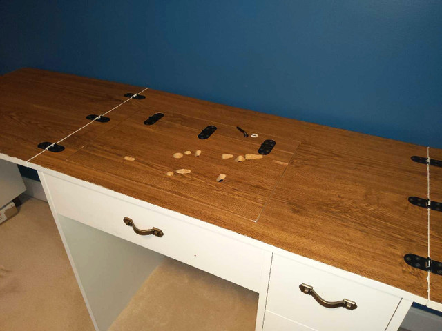 White Sewing Machine Cabinet Table dans Autres tables  à Comté de Strathcona - Image 4