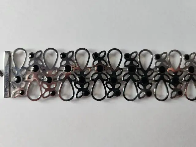 Swatch jewelry bracelet / Swatch bijou bracelet in Jewellery & Watches in Laval / North Shore - Image 4