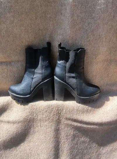 Bamboo Chunky short boots size 6.5, View more