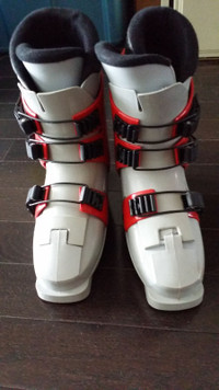 Used downhill ski boots female size 5
