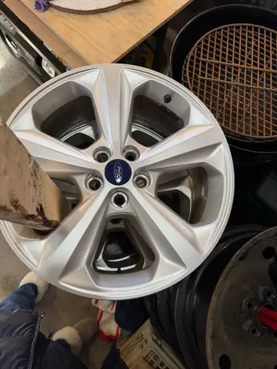 Selling a set of 4 OEM 18-inch alloy rims from a 2018 Ford Edge. Rims are in excellent condition, no...