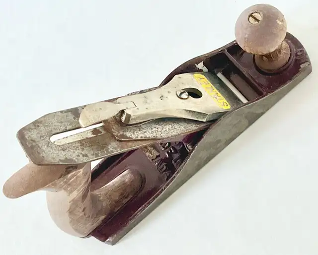 Antiquité 1950 Collection. Rabot à main en bois STANLEY Canada in Arts & Collectibles in Lévis - Image 5