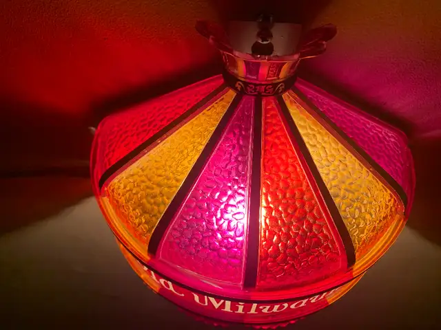 Vintage OLD MILWAUKEE Beer Bar Tiffany Stained Glass Style Light in Arts & Collectibles in Calgary - Image 9