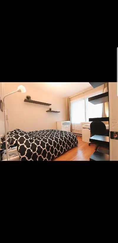 Chambre meublé pour fille a louer 600$ tout inclus 5 min metro S