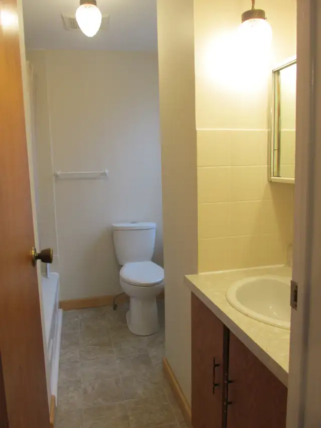 2 BD Plus BONUS ROOM SANDY HILL, WALK TO OTTAWA U & DOWNTOWN in Long Term Rentals in Ottawa - Image 8