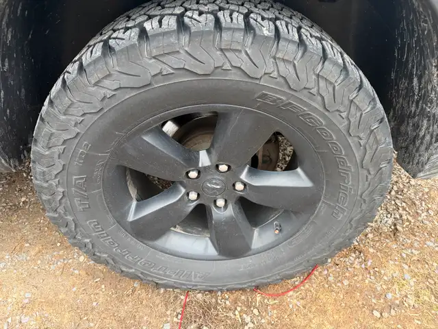 35/12.5R20 k02 on factory classic ram 1500 rims in Tires & Rims in Bedford - Image 8