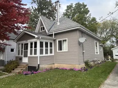 Large detached house for rent. 3.5br huge yard. 1.5 bath. Amazing yard and lots of parking. Property...